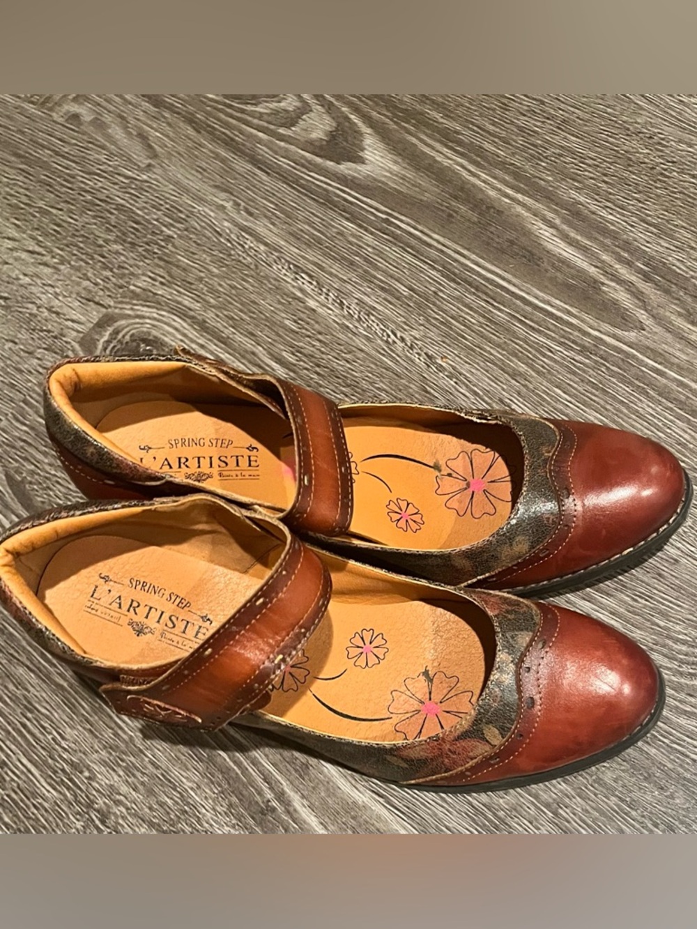 Spring Step / L’Artiste Burgundy Floral Mary Jane Heel - Picture 6 of 6